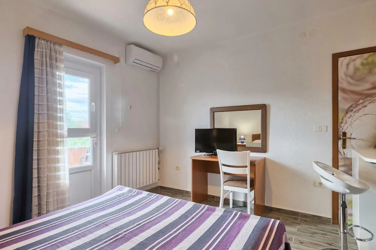 Vila Milla Premantura Apartment